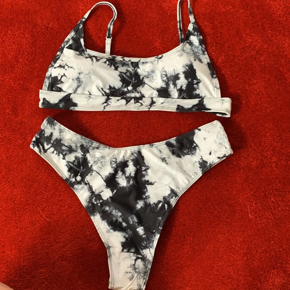 FOUR bikinis! - Picture 5 of 5